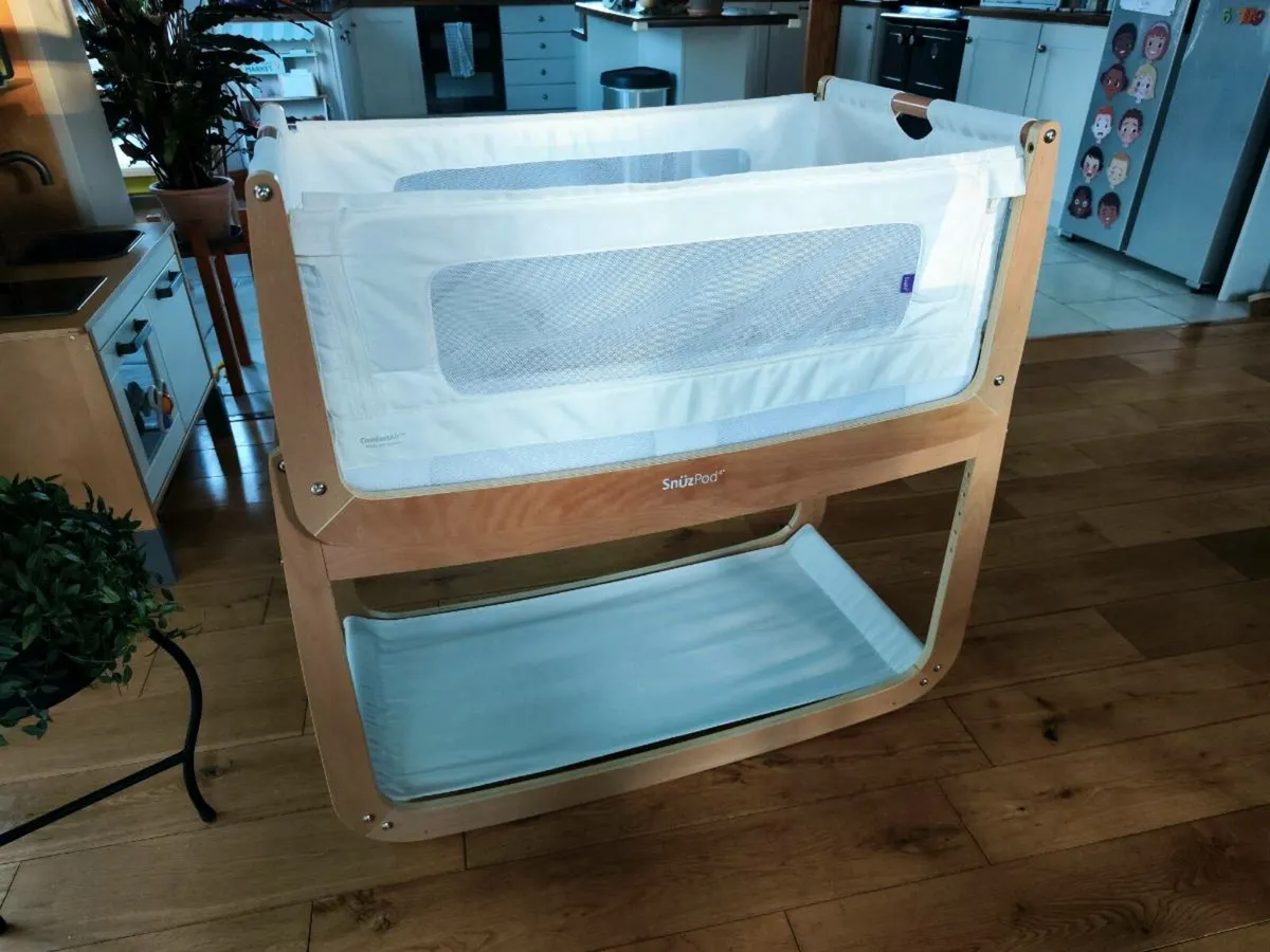 SnuzPod4 Bedside Crib- LIKE NEW - Image 3