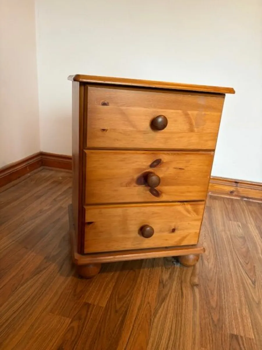 Bedroom drawer unit & Bedside locker - Image 3