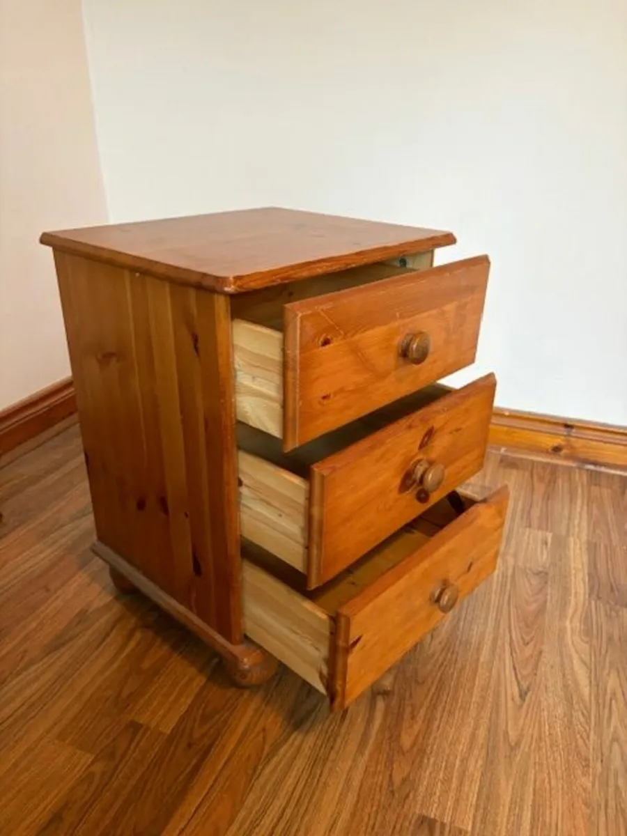 Bedroom drawer unit & Bedside locker - Image 4