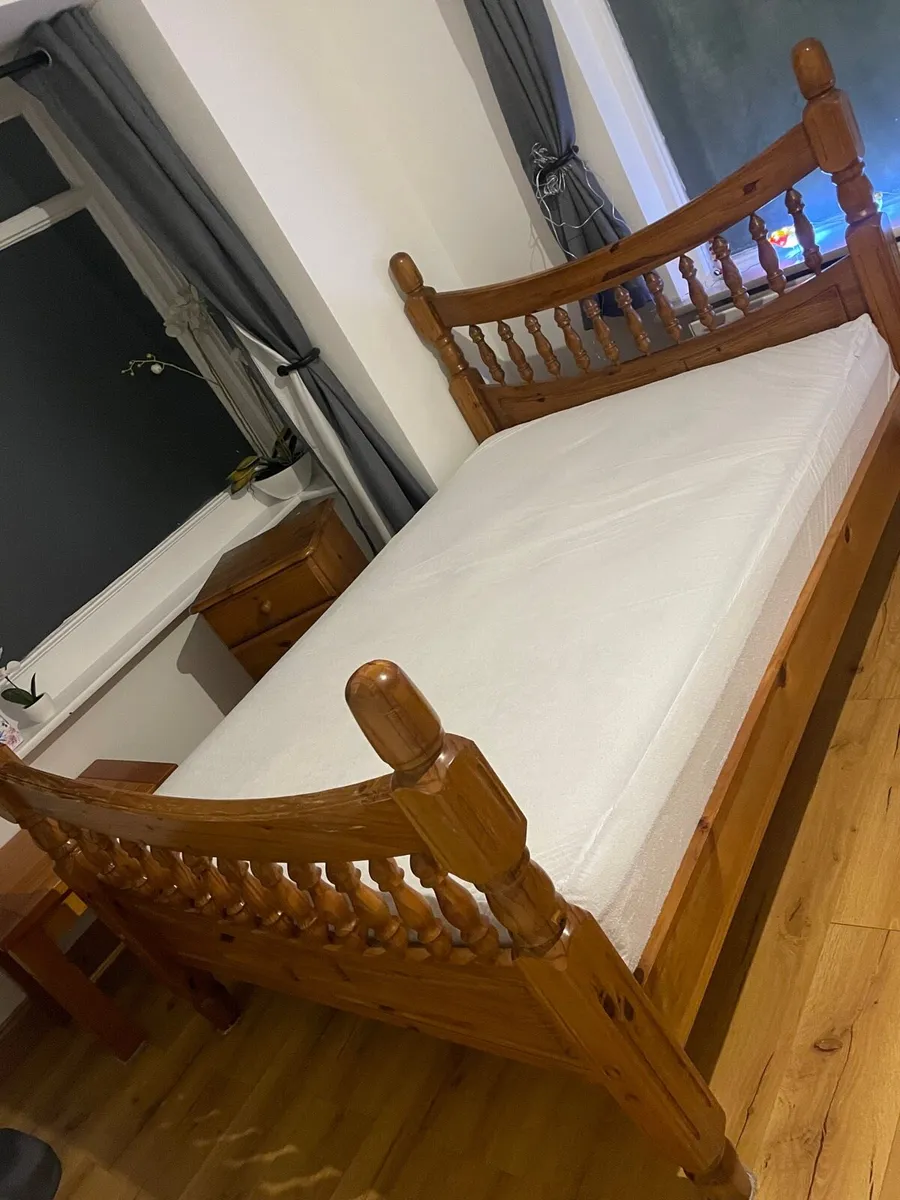 Bed + mattress + locker - Image 1