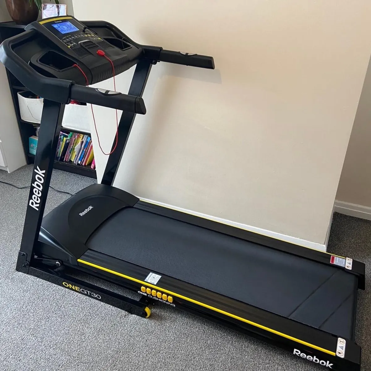 Reebok GT30 treadmill 1-16km / 1-12% incline - Image 1