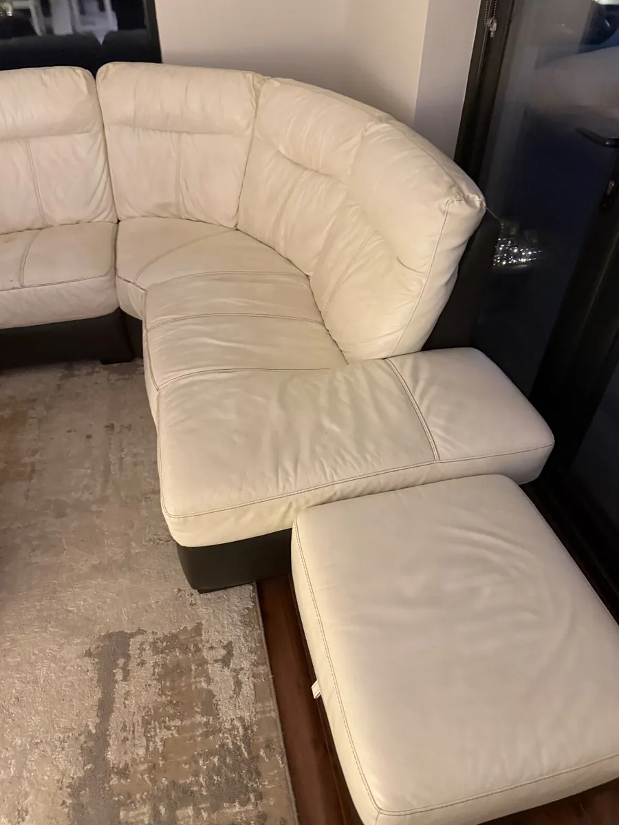 Leather corner sofa and cuddle chair - Image 3