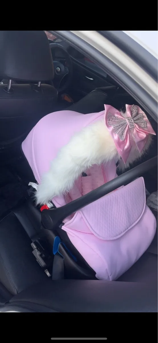 Pram and buggy travel system - Image 3