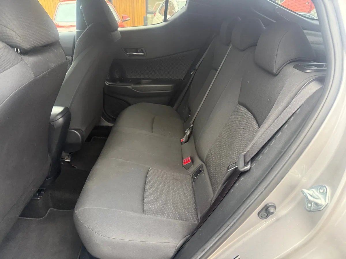 2019 Toyota 1.8 Hybrid Design 5dr Auto only 50k - Image 4