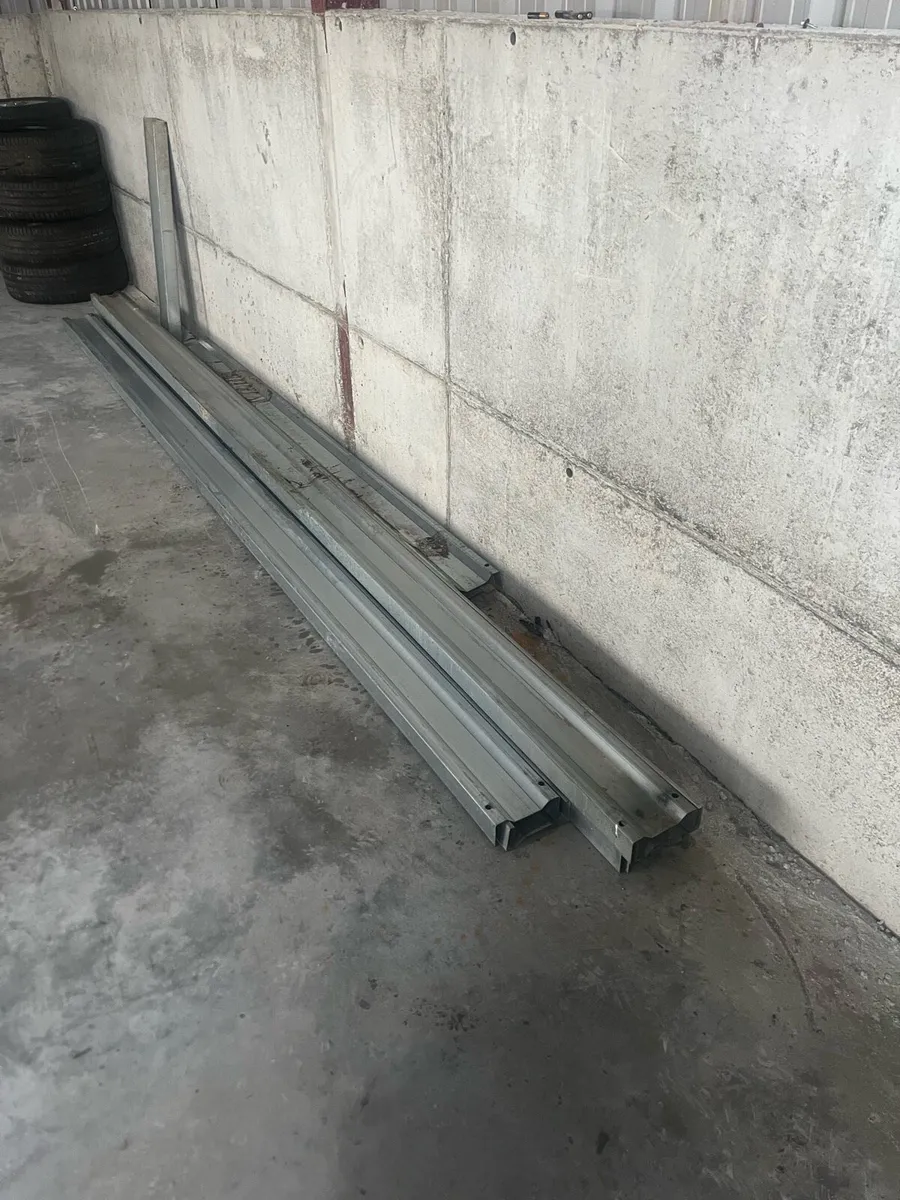 8 x Steel purlins new unused - Image 2