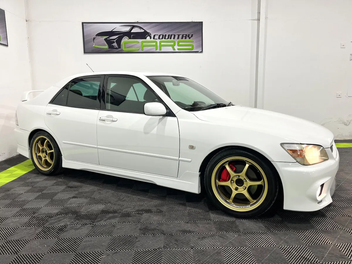 2000 Toyota Altezza Beams//FRESH IMPORT - Image 2