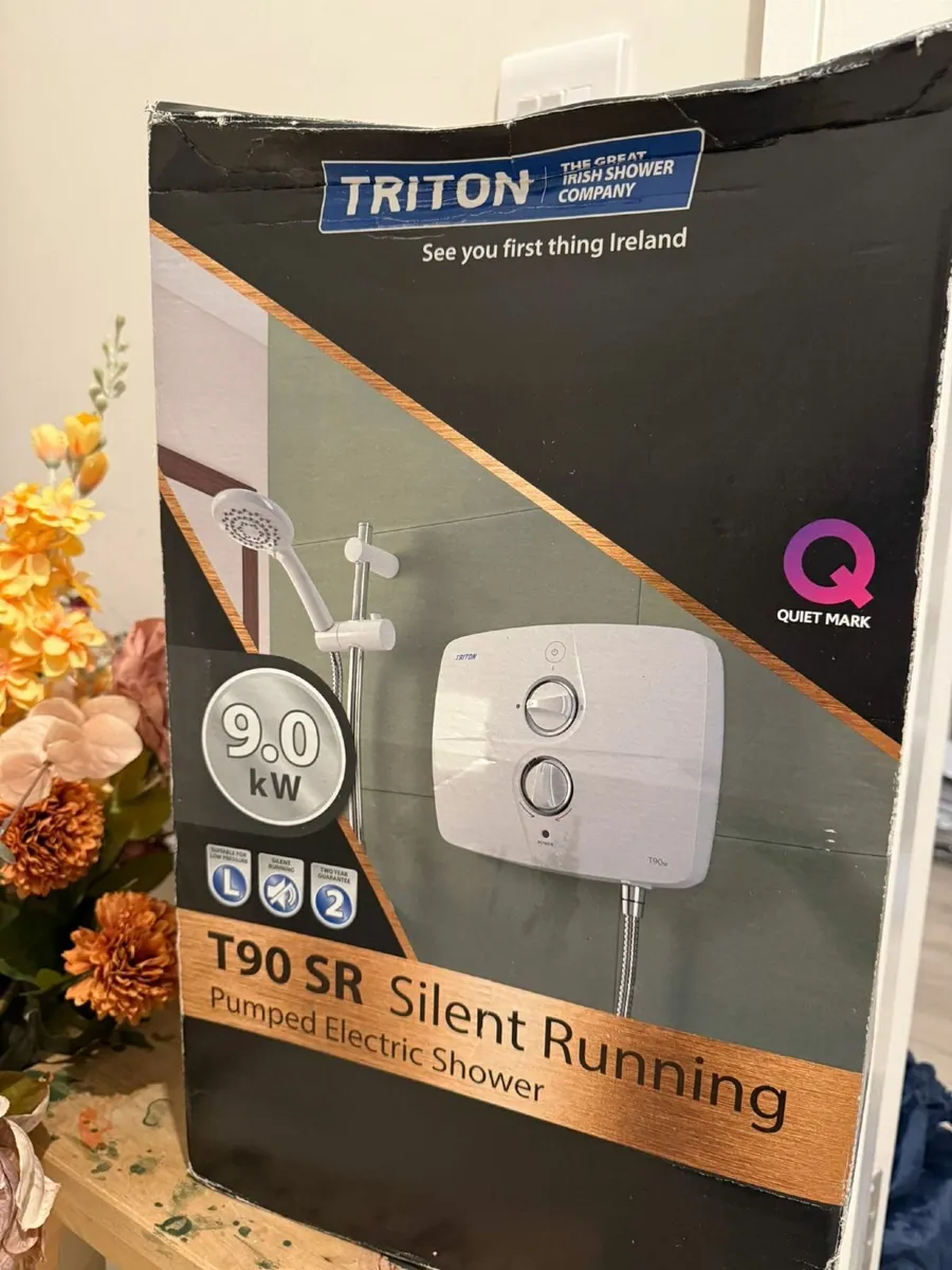 Triton T90 SR Gloss White Electric Shower, 9kW - Image 1