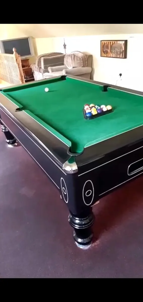Pool table - Image 1