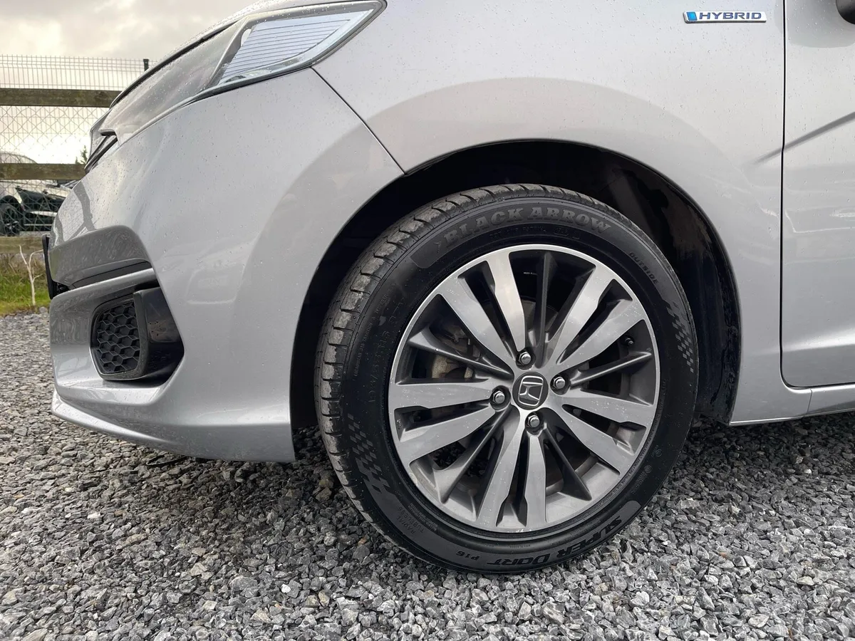 Honda Fit 2018 Excellent condition - Image 3