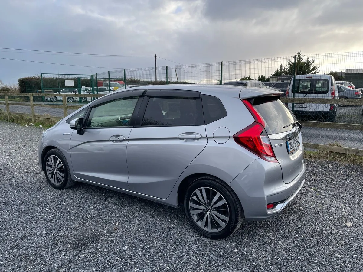 Honda Fit 2018 Excellent condition - Image 4