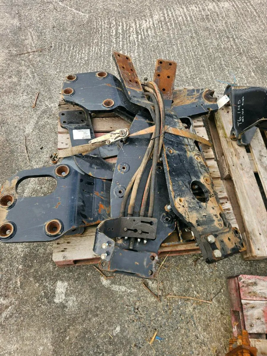 New holland T7 lwb loader brackets ,puma - Image 1