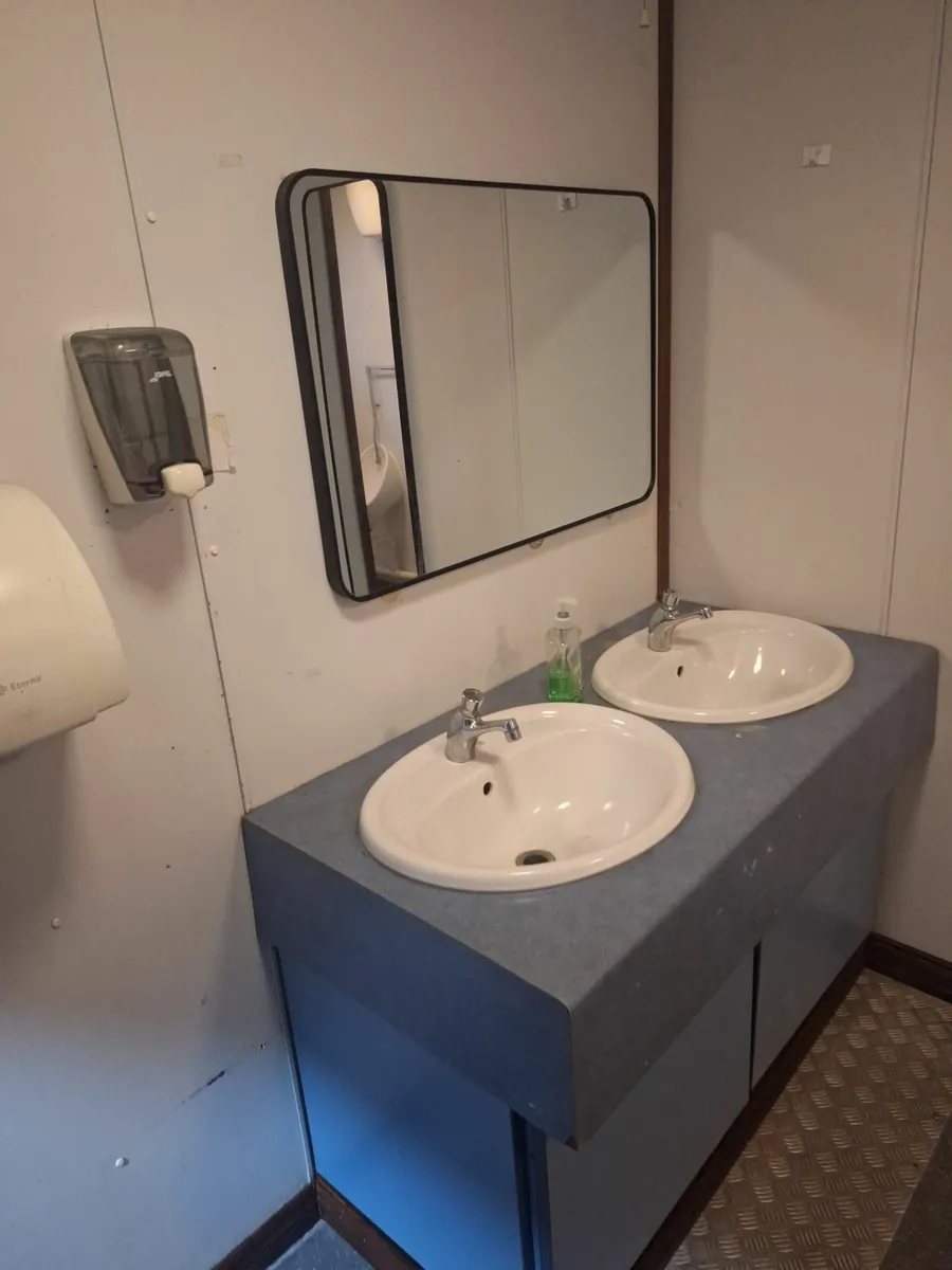 Portable toilet - Image 2