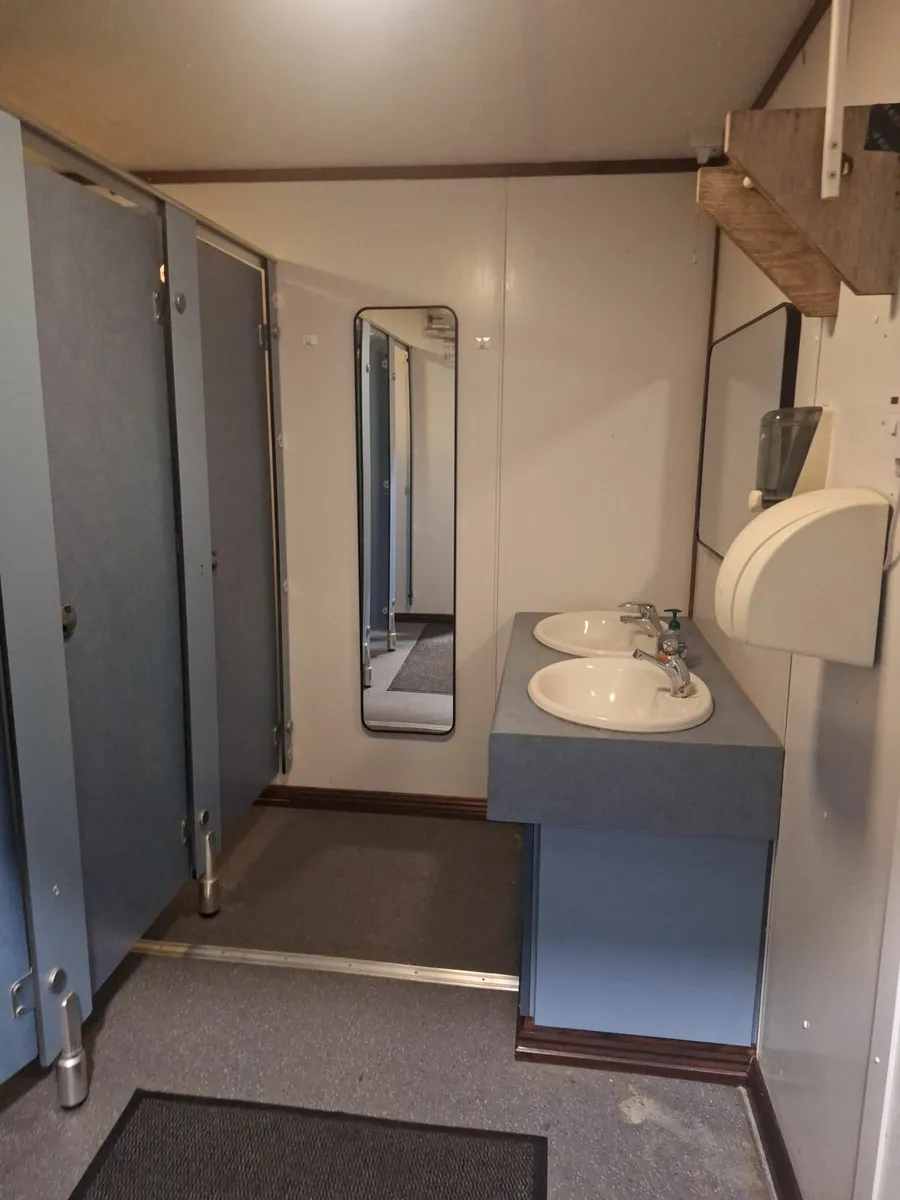 Portable toilet - Image 3