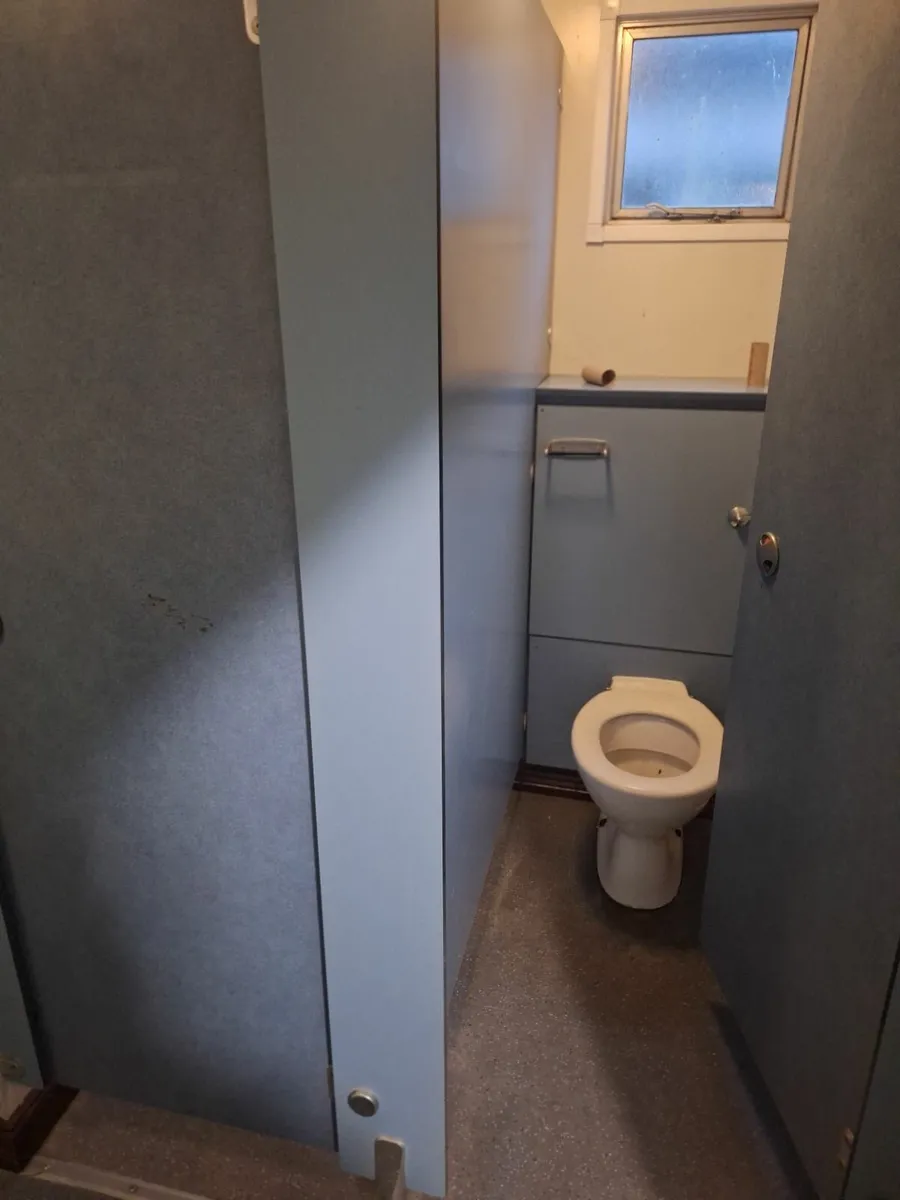 Portable toilet - Image 4