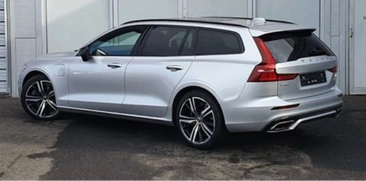 Volvo V60 2.0 Petrol Plug-in Hybrid. - Image 2