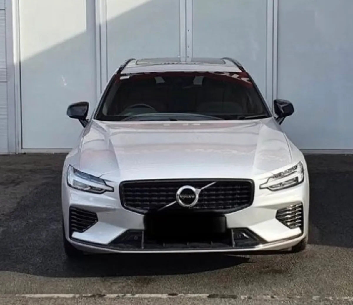 Volvo V60 2.0 Petrol Plug-in Hybrid. - Image 3