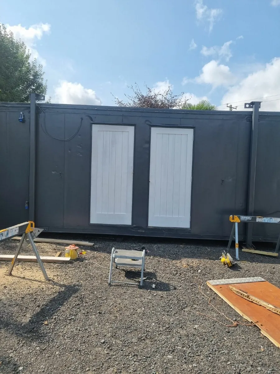 Portable toilet - Image 1