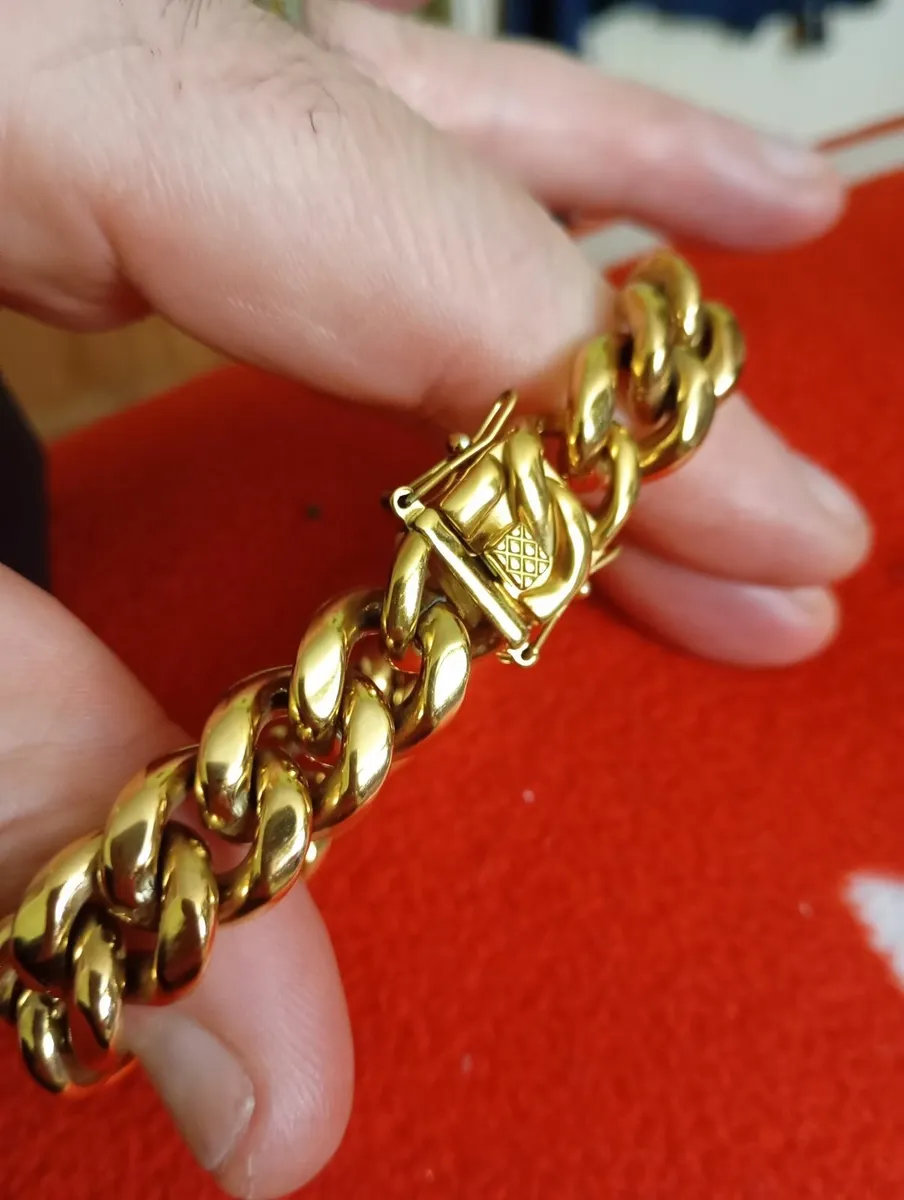 Beautiful thick heavy designer bracelet 9; inches - Image 1