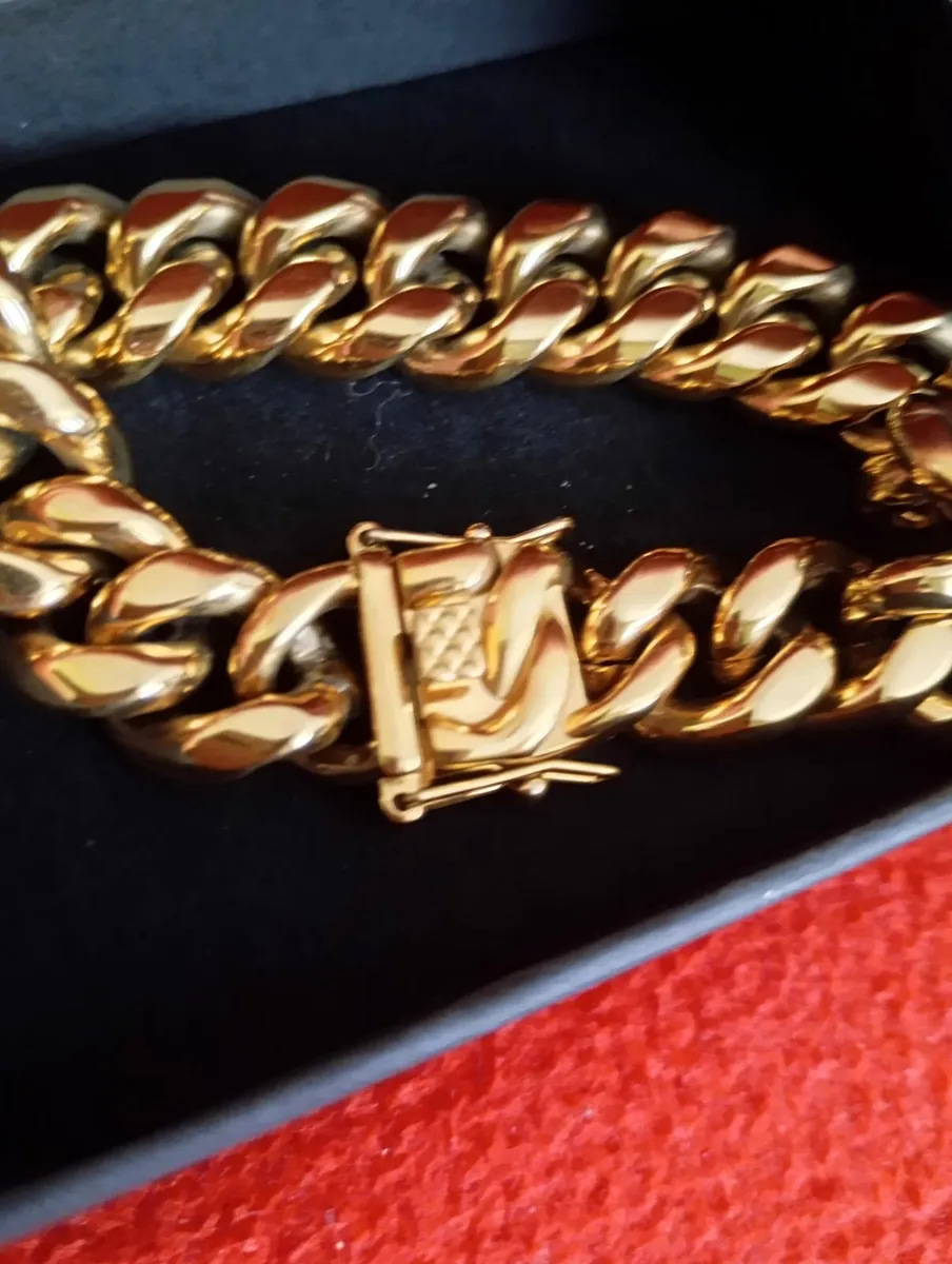 Beautiful thick heavy designer bracelet 9; inches - Image 2