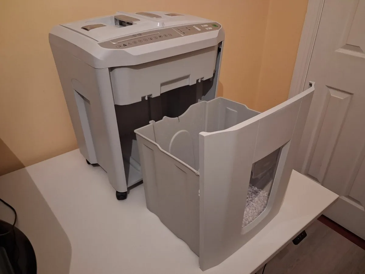 Delivery - Pro Shredcat 8280 Cross Cut Shredder - Image 1