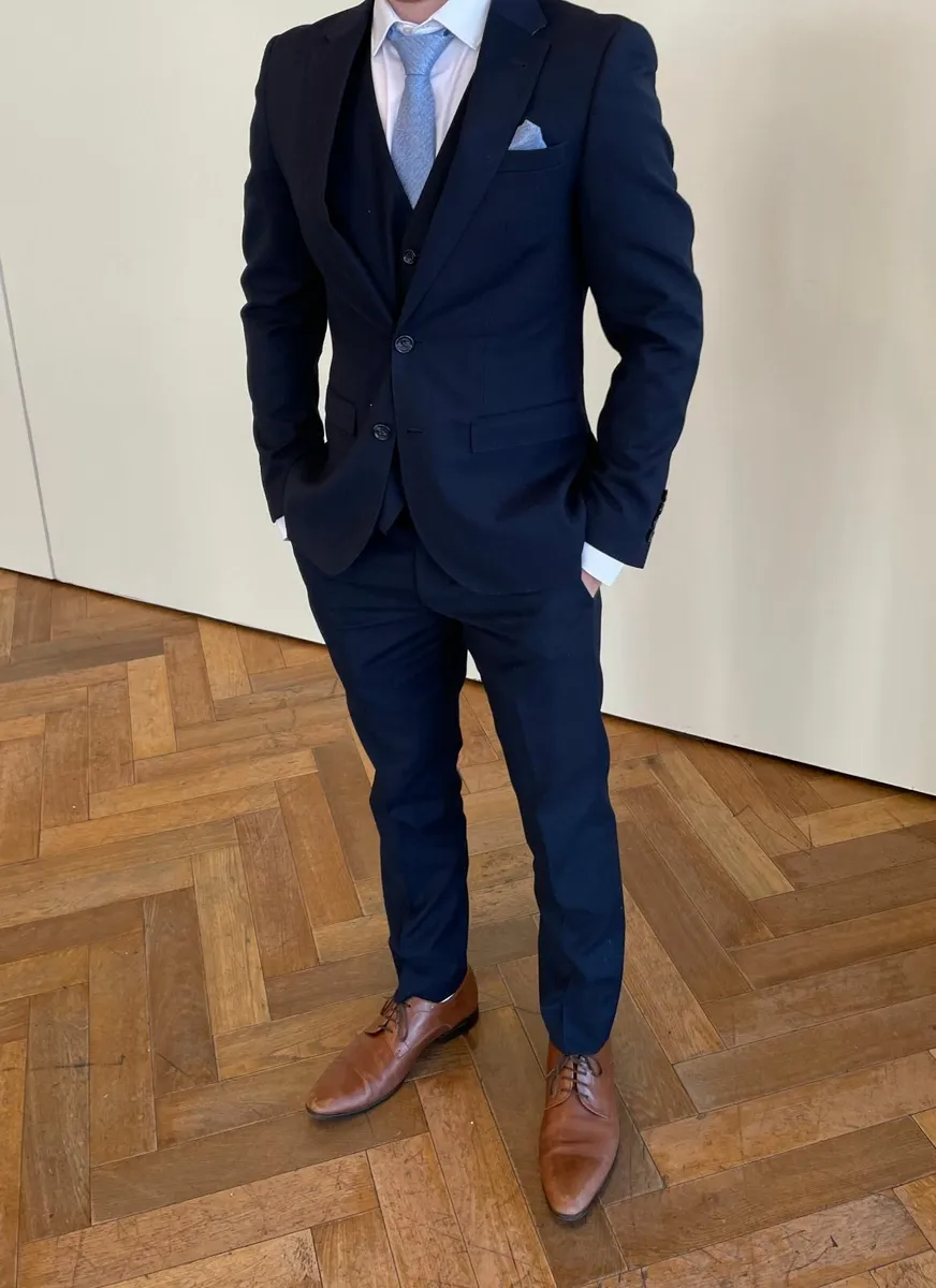 3-piece navy suit 36R - Image 4