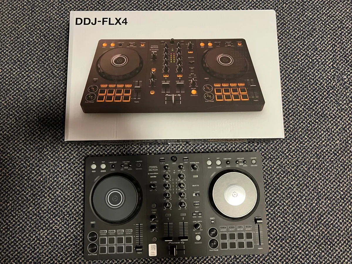 Pioneer DJ DDJ-FLX4 DJ Controller + PioneerHDJ-X5 - Image 1