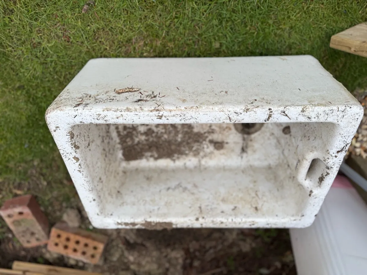Belfast Sink and selection of pots - Image 1