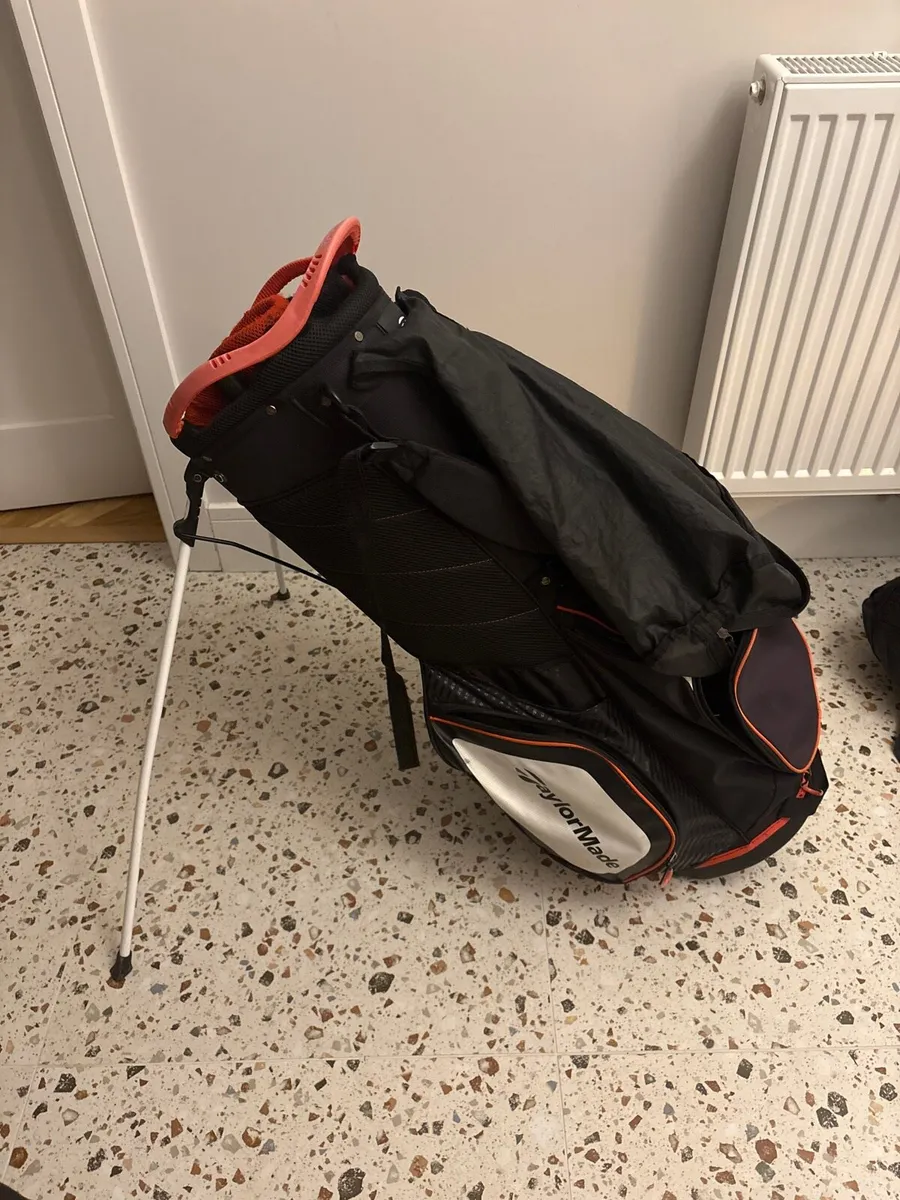 Taylormade golf bag - Image 1
