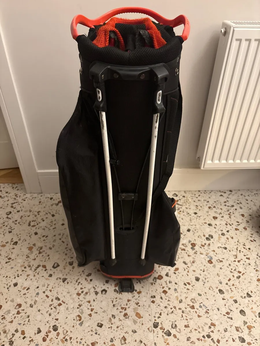 Taylormade golf bag - Image 2