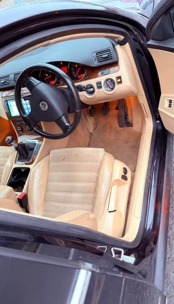 2006 Volkswagen Passat - Image 2