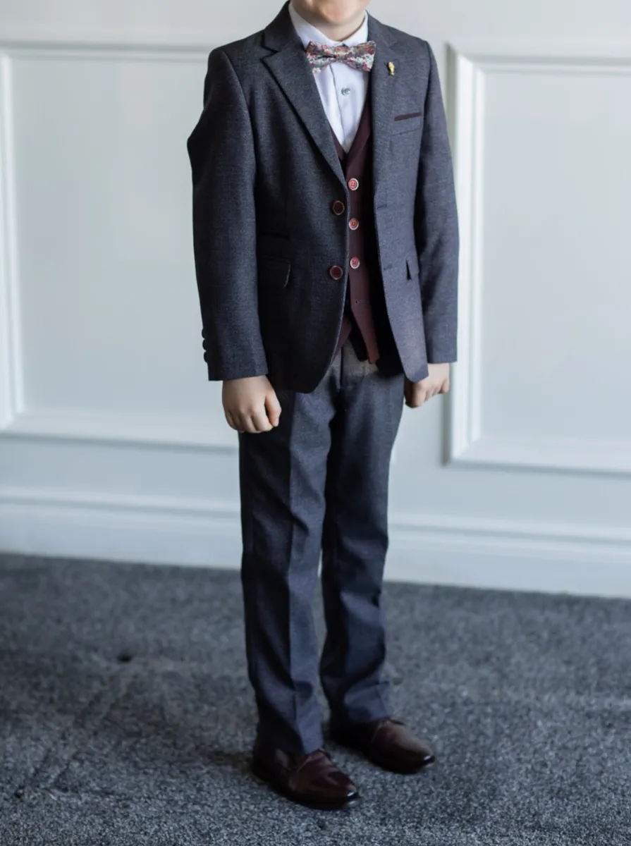 Boys communion suit - Image 1