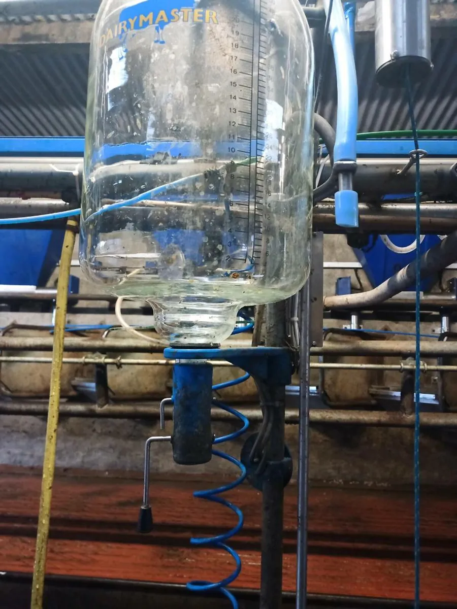 10 dairymaster acrs and jars - Image 4