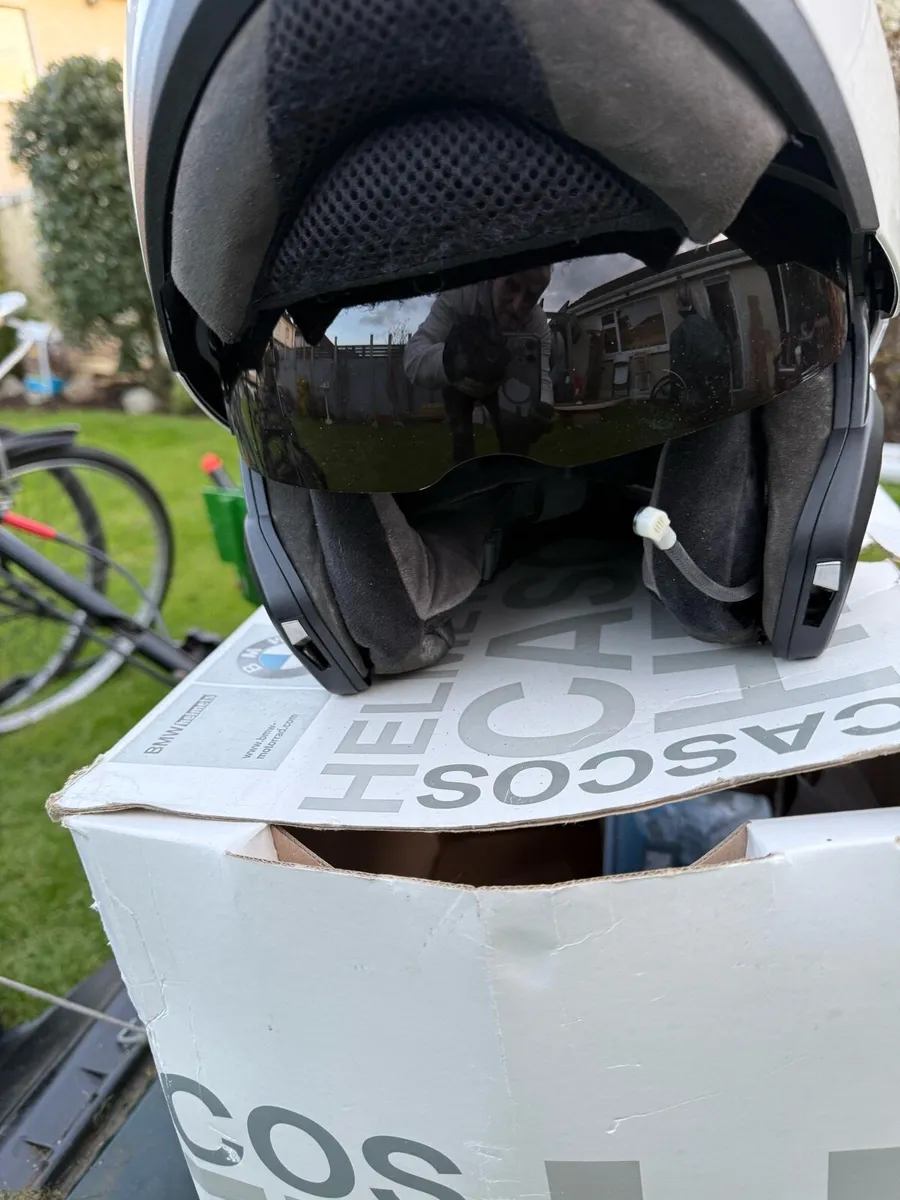 Bmw Helmet system 6 and blue tooth - Image 3