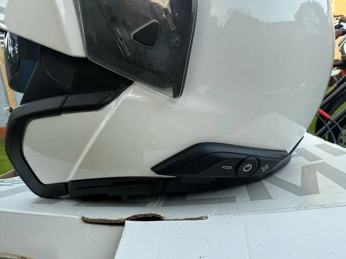 Bmw Helmet system 6 and blue tooth - Image 1