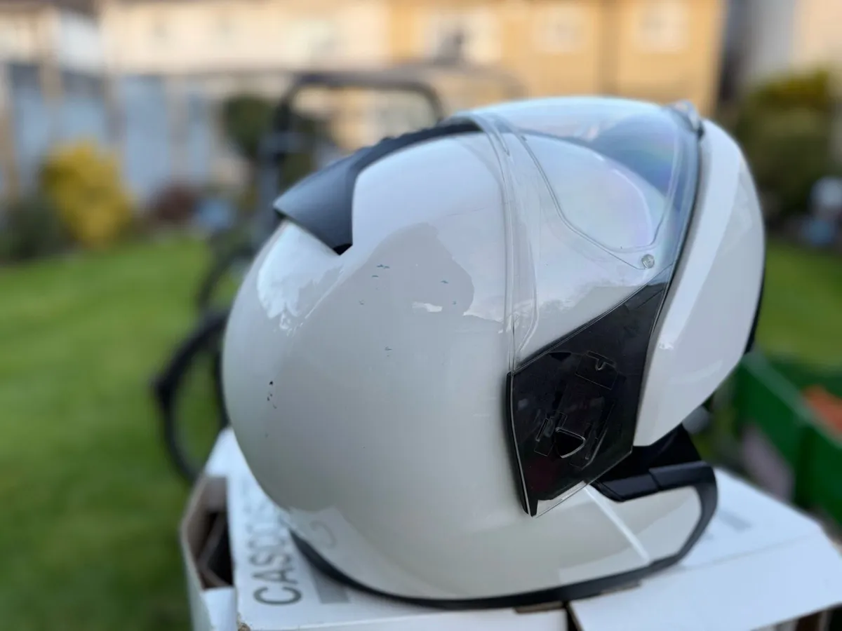 Bmw Helmet system 6 and blue tooth - Image 4
