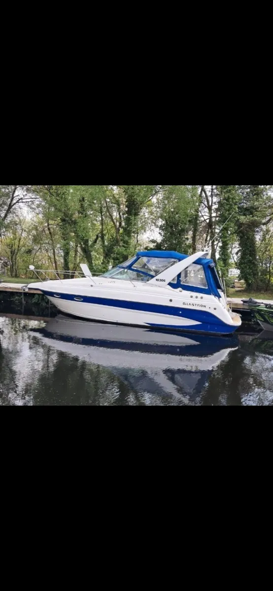 Glastron GS279 2005 sports cruiser cabin boat - Image 1