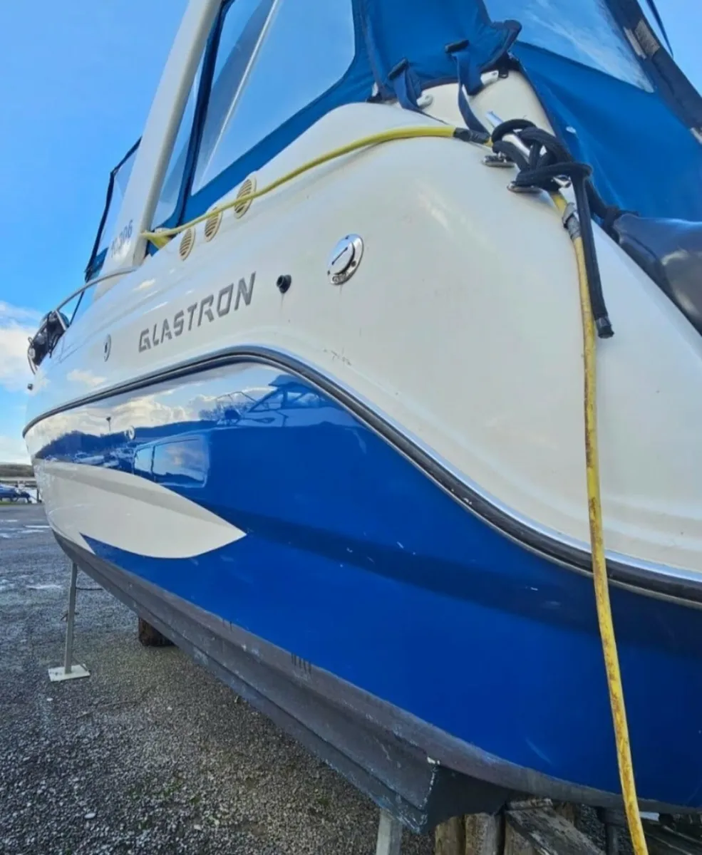 Glastron GS279 2005 sports cruiser cabin boat - Image 4
