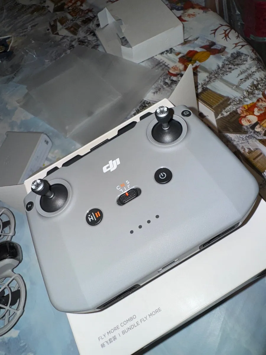 ** DJI Neo Fly More Combo (RC)** - Image 2