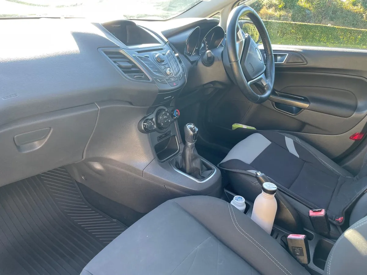Ford fiesta 2015 - Low mileage - Image 4