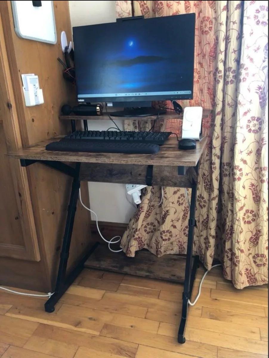 Office desk - Image 1