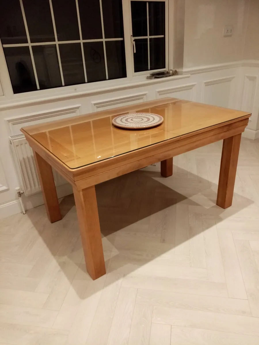 Table 4 chairs - Image 2