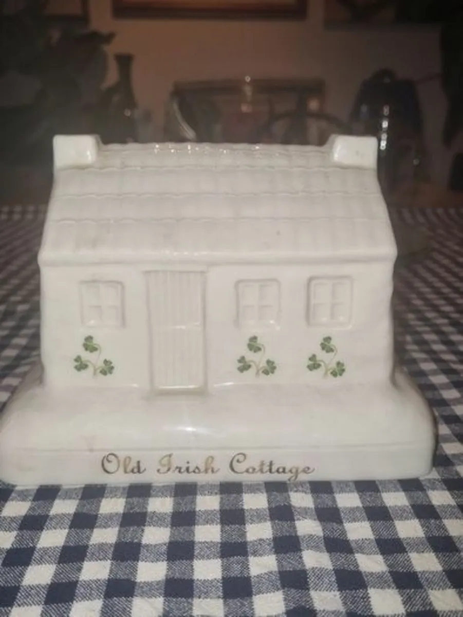Donegal Parian China Cottage - Image 1