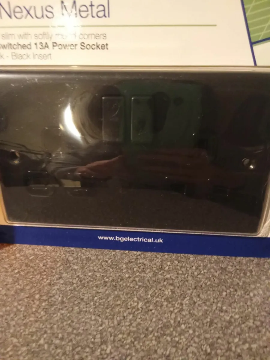 Power socket - Image 2