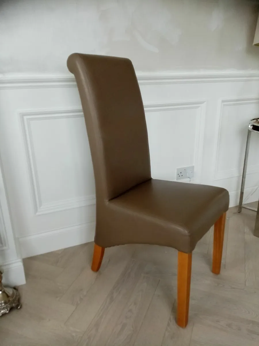 Table 4 chairs - Image 4