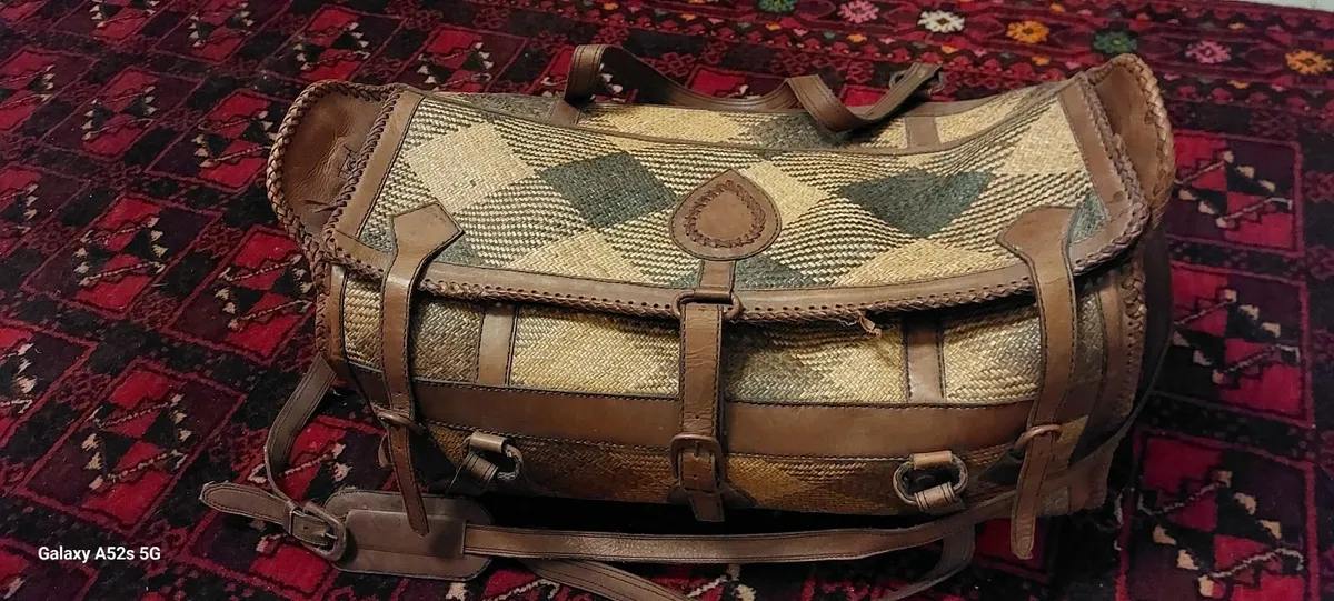 Vintage 1950s woven rattan and brown leather bag - Image 1