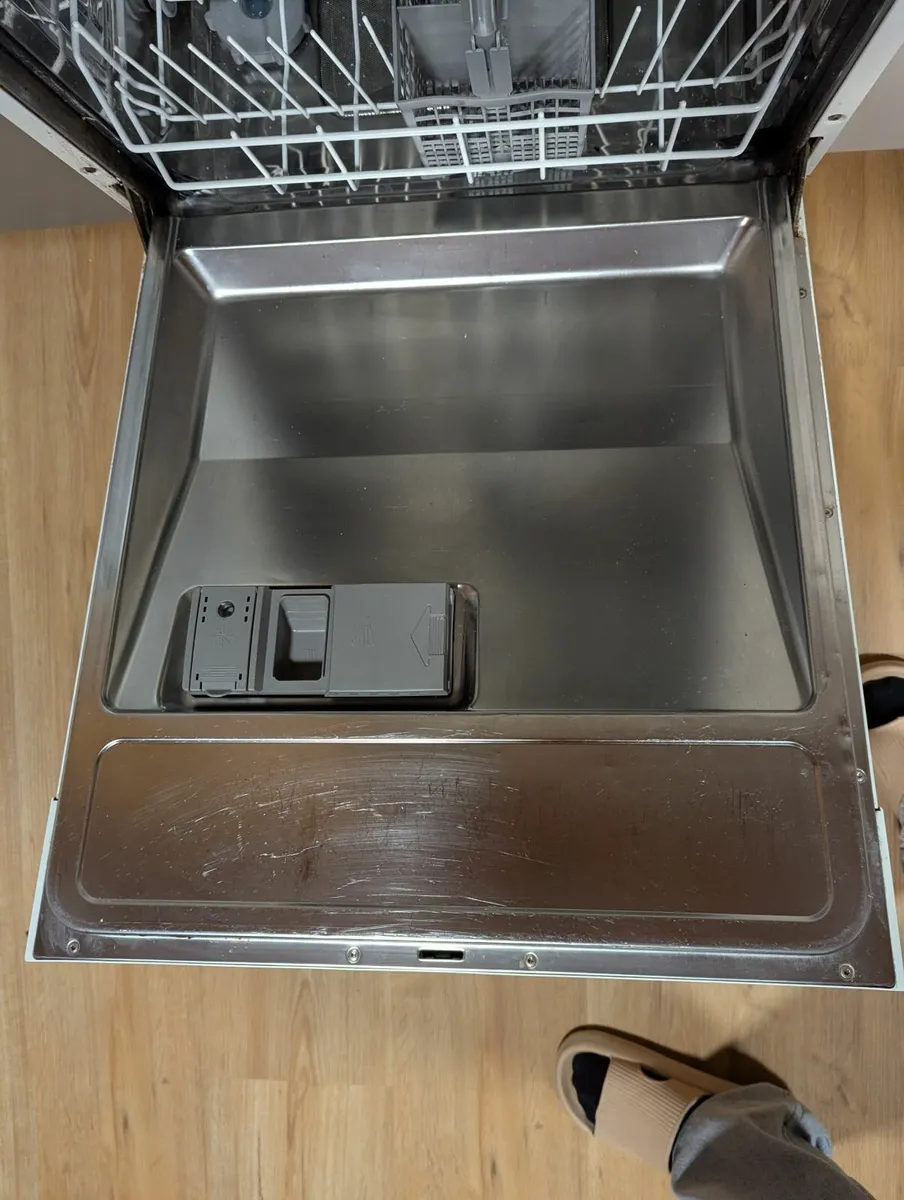 Dishwasher - Image 2