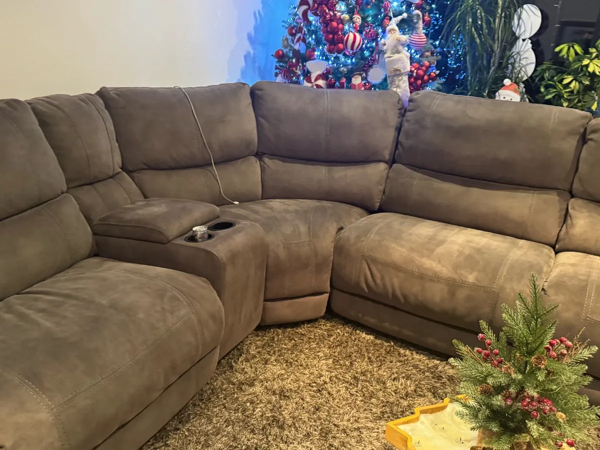 Huge Recliner Ez Living suite with drink holders - Image 4