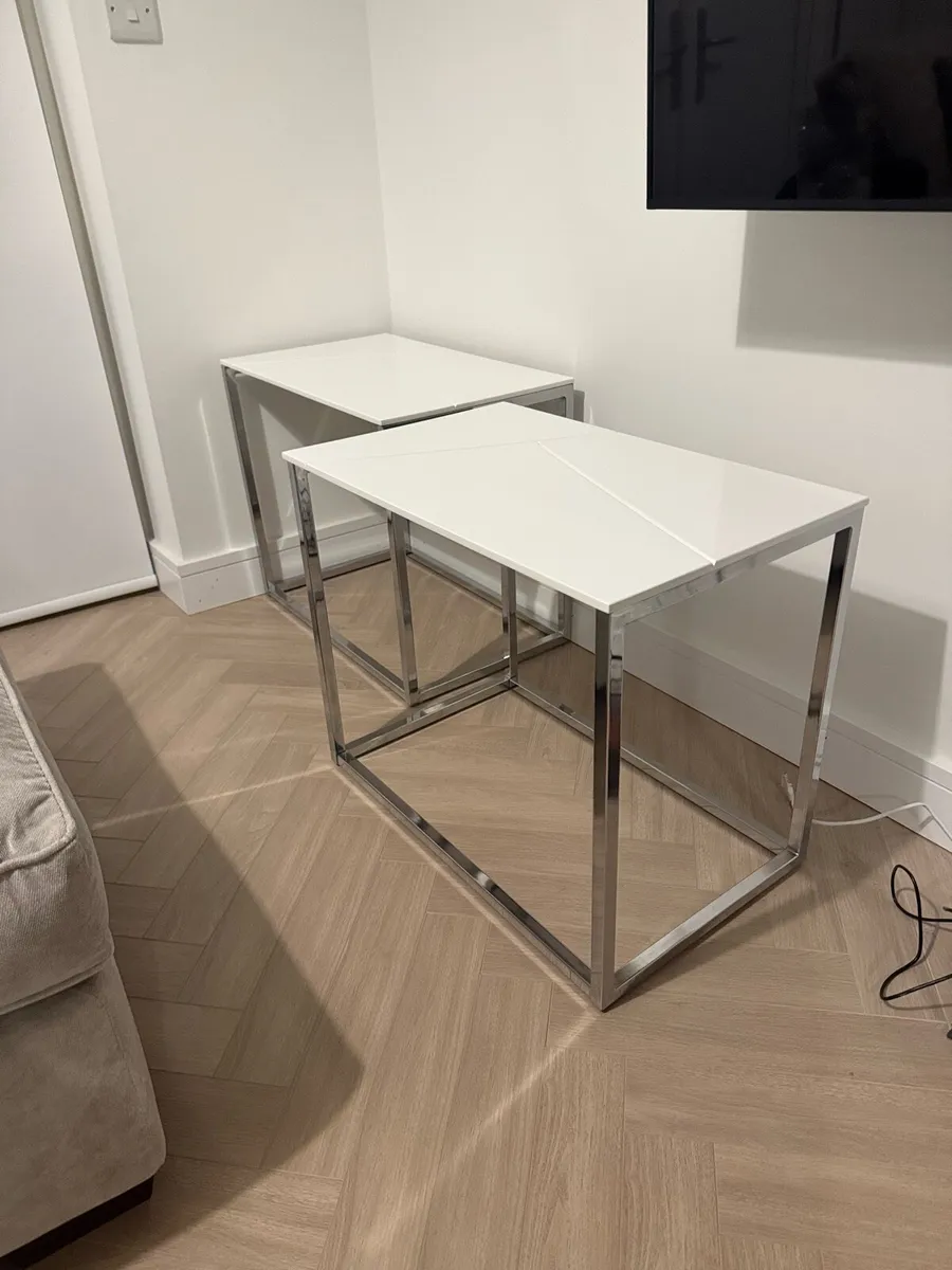 Modern white and chrome 4 piece set - Image 2