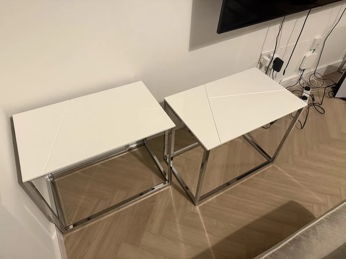 Modern white and chrome 4 piece set - Image 4