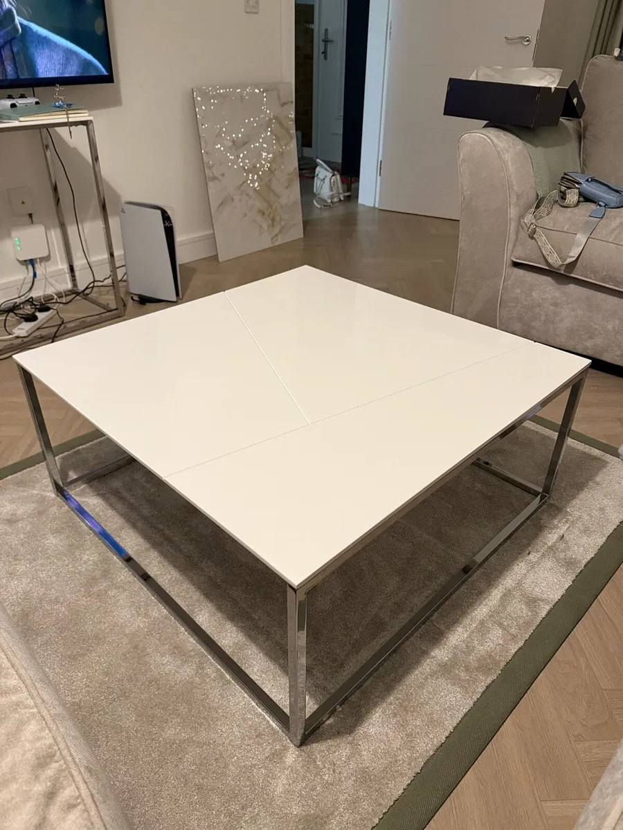 Modern white and chrome 4 piece set - Image 1